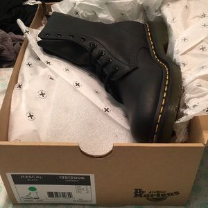 Dr. Martens Pascal boot in Black Virginia